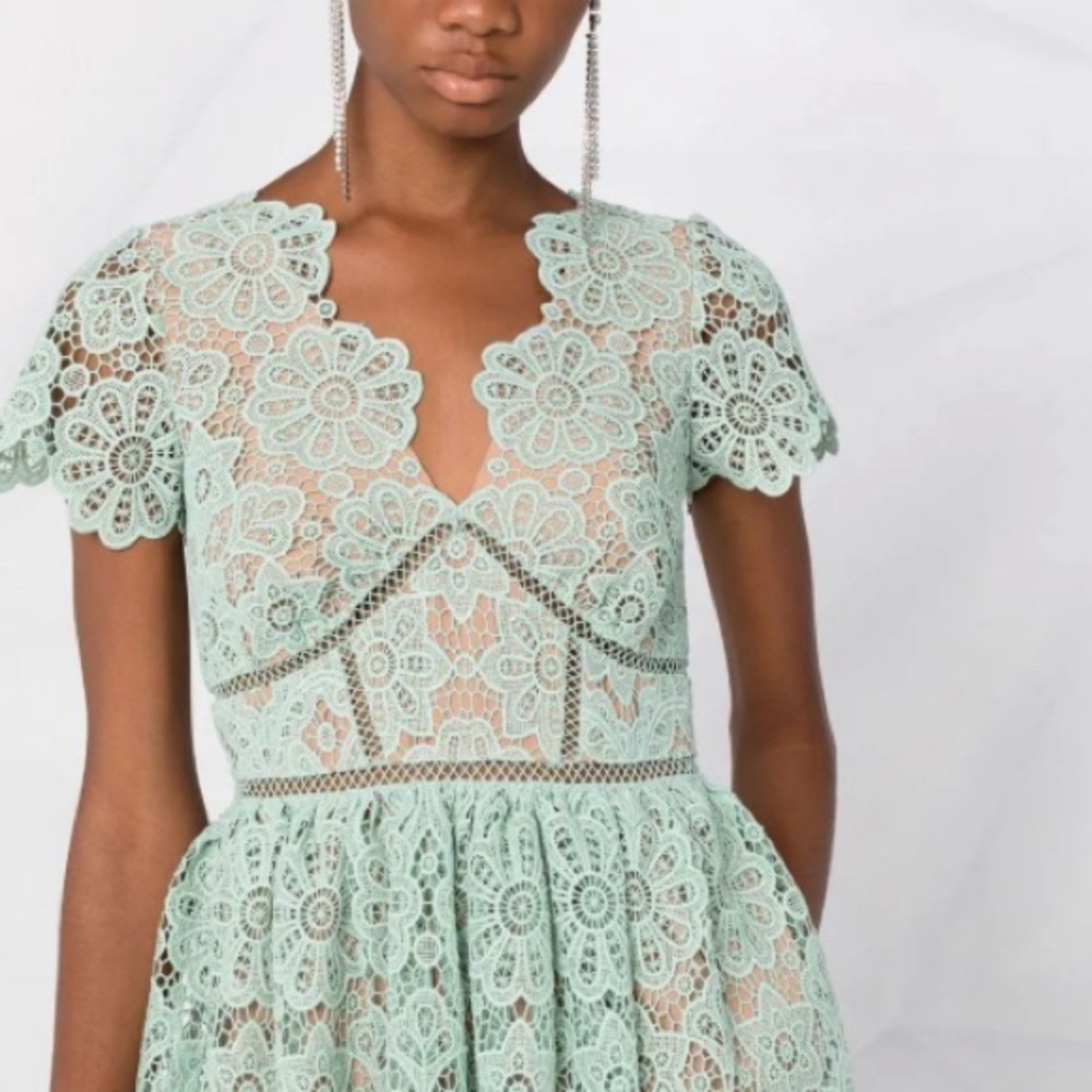 Self-portrait dress size US 6 (runs small)- beautiful color!